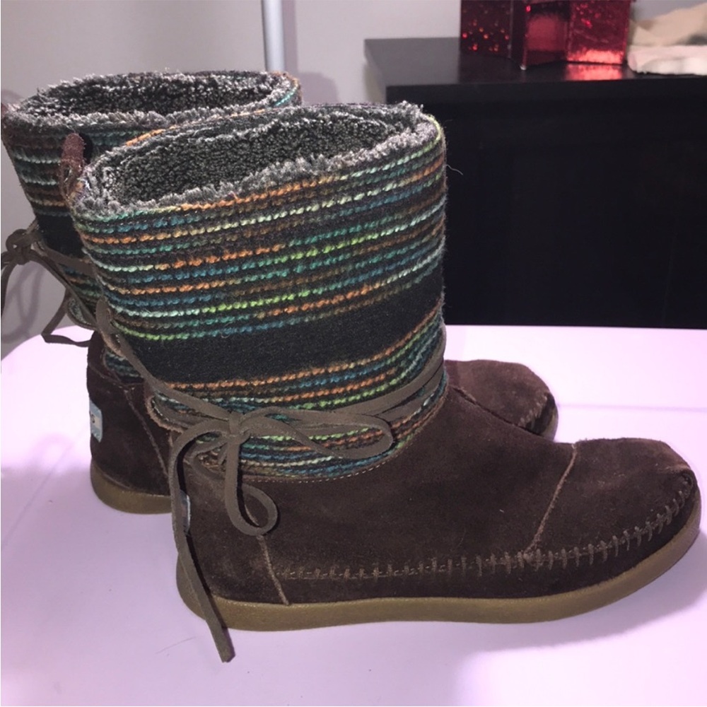 Tom’s moccasin boots
